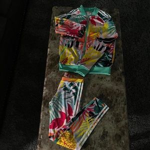 Multi colored adidas set ♡